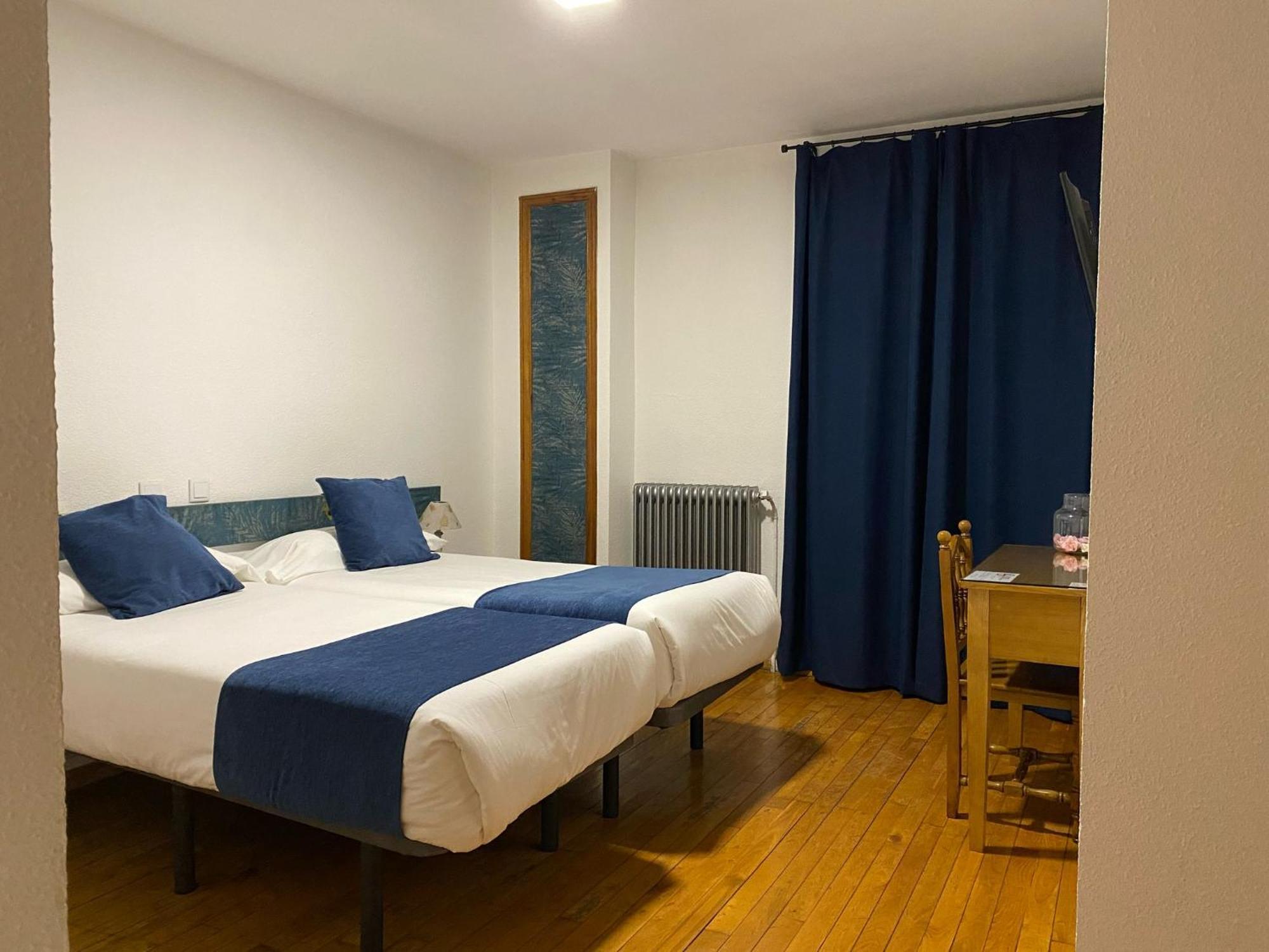 Twin Room,1658899693:JPEG